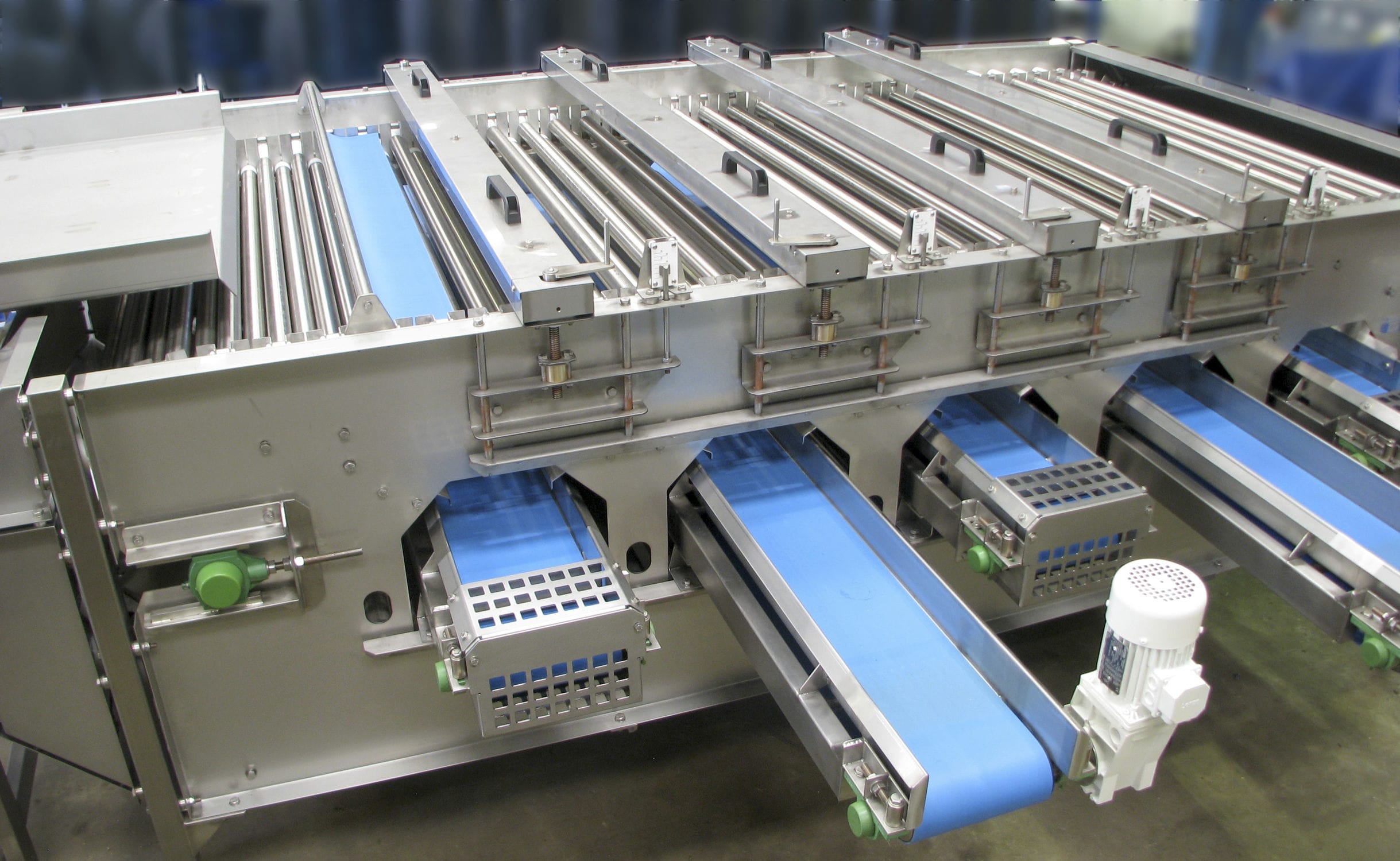 较上期减少3.55%；人均流通股5484股