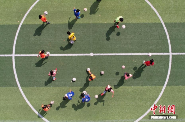 两会视角：初次赴人民大会堂的张雨霏推动退役