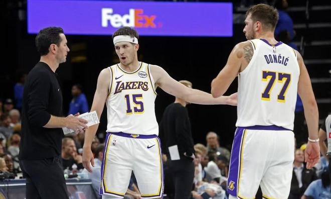 东契奇伤后复出在即，里夫斯季后赛表现引担忧