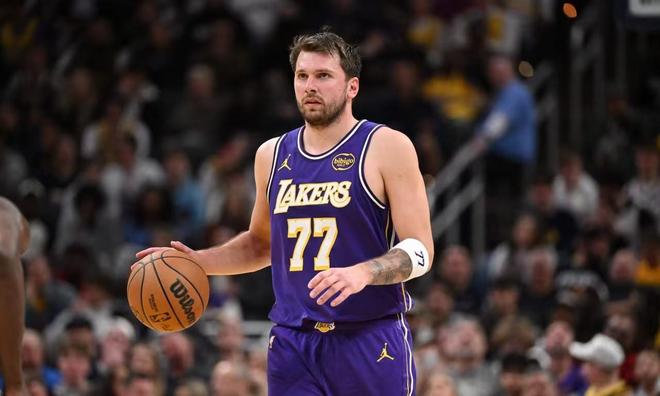 东契奇伤后复出在即，里夫斯季后赛表现引担忧