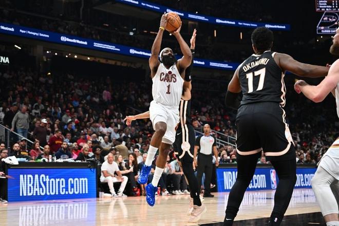 老鹰客场大胜骑士锁定季后赛席位 哈登达成100