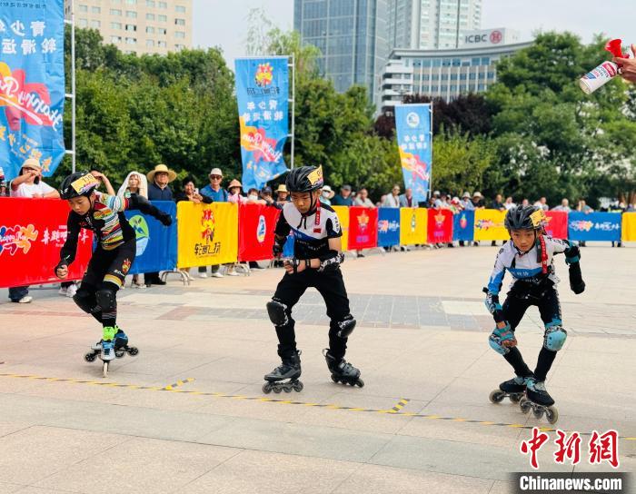 青海省300余名追风少年轮滑竞技盛况：西宁省级