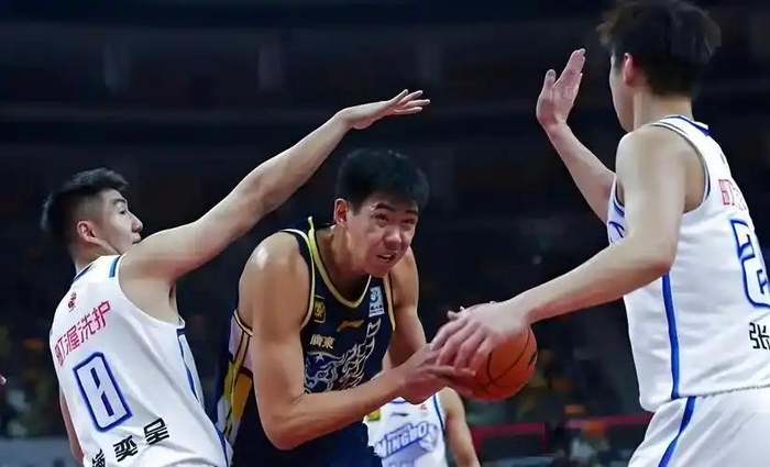 从CBA边缘到NBA试训，徐昕逆袭背后战术适配关键