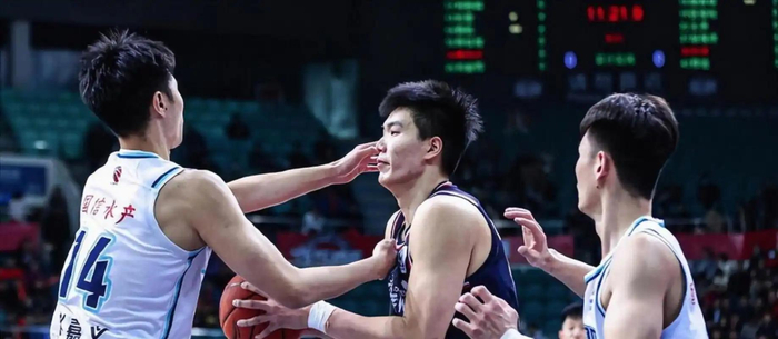 从CBA边缘到NBA试训，徐昕逆袭背后战术适配关键